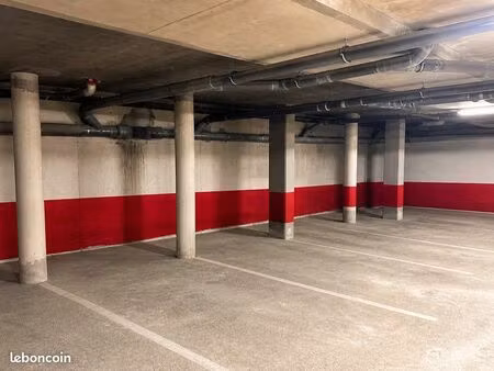 places parking centre gujan-mestras – sécurisé – rare