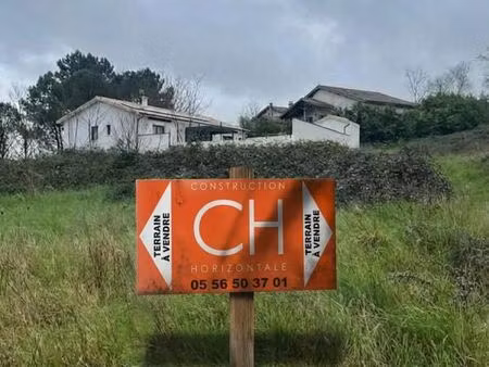 terrain 640 m² auros