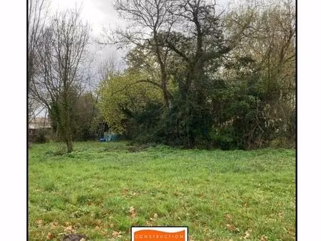 terrain 620 m² laruscade