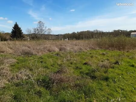 terrain 800 m² le tuzan