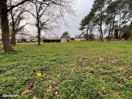 terrain 1 600 m² queyrac