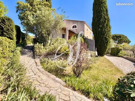 villa 5 pièces 156 m²