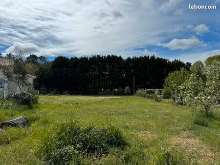 terrain constructible 888 m2 au calme à audenge