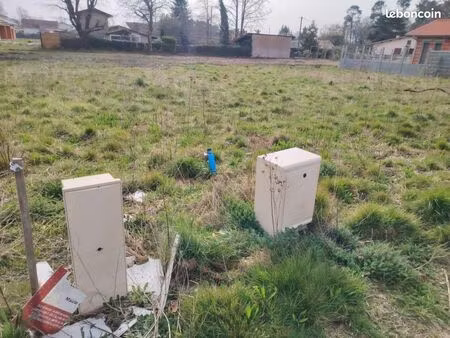 terrain 700 m² saint magne