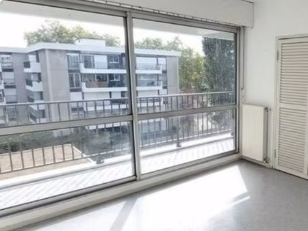 appartement t2 cave parking piscine tram merignac