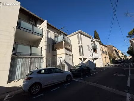 vends f2 47 m2 + terrasse + parking privatif couvert au centre de cournonterral