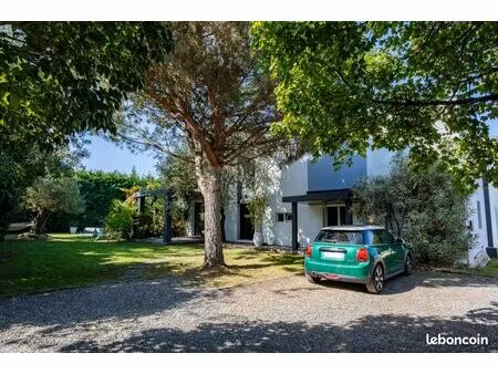 propriété 6 pièces 240 m²
