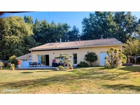 particulier vend maison 157m2 au taillan-médoc composée de 4 chambres -1 bureau en mezzani