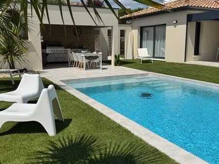 villa 5 pièces 4 chambres sur terrain de 873 m2