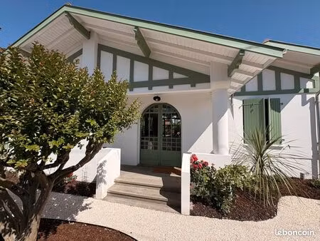 vends maison entièrement rénovée 130m2  3 chambres jardin piscine  bassin d'arcachon