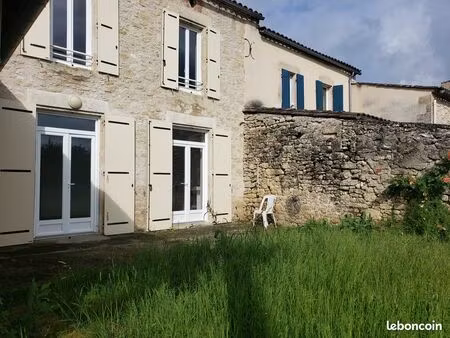 location maison de village