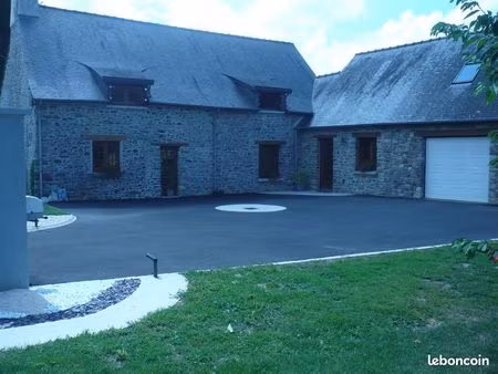 grande maison en pierre
