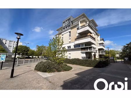 location appartement  38.15 m² t-2 à guyancourt  918 €