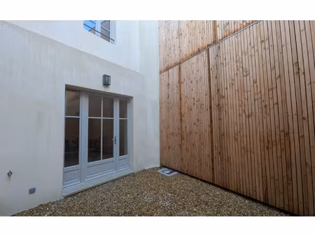location maison  m² t-3 à estézargues  780 €