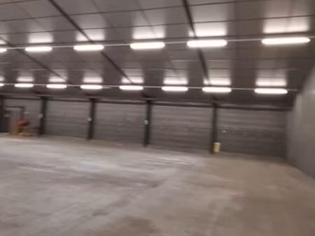 entrepôt 600m²