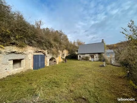 cave troglodyte avec terrain et dépendance