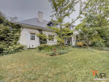 maison 7 pièces 214 m²