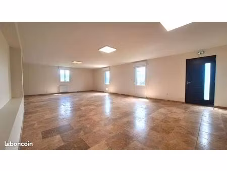 local 158 m² saint antoine du rocher