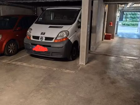 place de parking couvert