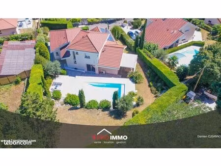 maison 5 pièces 300 m²