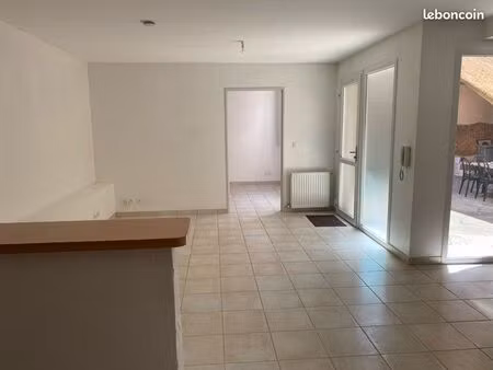 appartement trois-pièces 64 m² rez-de-chaussée  accessible p. mr