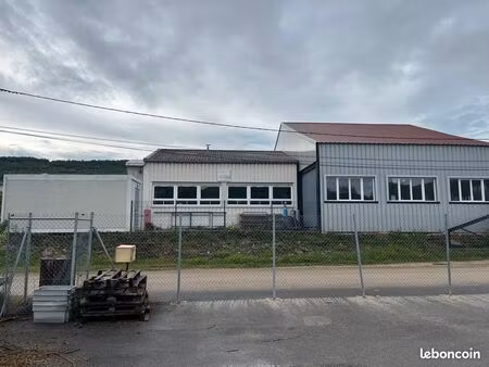 loue bâtiment industriel 350 mètre/carré + terrain
