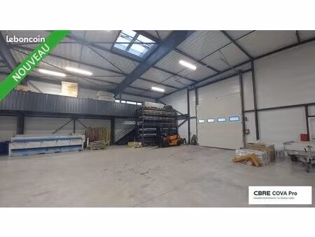 local d'activité 1 409 m²