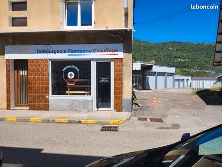 local commercial  professionnel ou dépôt