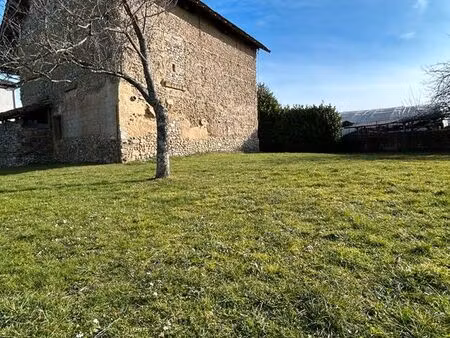 reaumont  belle bâtisse à rénover avec beau potentiel