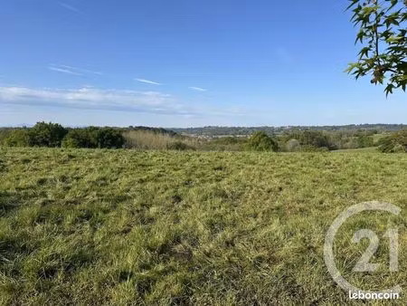 terrain 1 688 m² amou