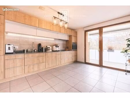 appartement 3 pièces 79 m²