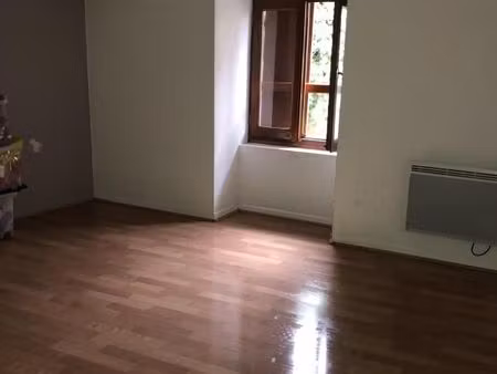 immeuble 4 pièces 200 m²