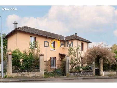 propriété 8 pièces 141 m²