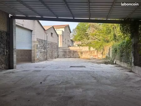 entrepôt 200m2