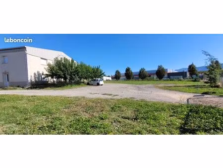 local 712 m² saint-just-de-claix