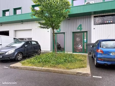 local commercial 154 m² saint-quentin-fallavier
