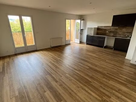 appartement 3 pièces avec grand balcon