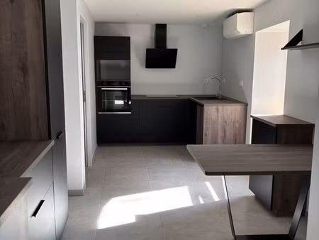 location maison en pierres