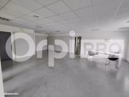 bureau 150 m²