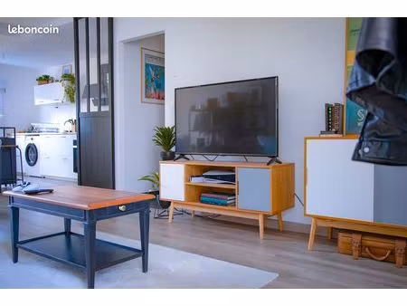 t2 lumineux traversant avec balcon + parking – cuisine récente – centre saint-herblain