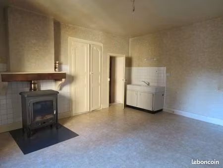 ◊ grande maison de village avec garage et dépendances - 230m² au total – néronde (42510)