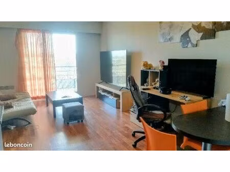a vendre t2 meublé - locataire en place - terasse - parking - sans agence