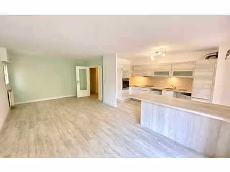 location appartement  m² t-4 à aubagne  1 341 €