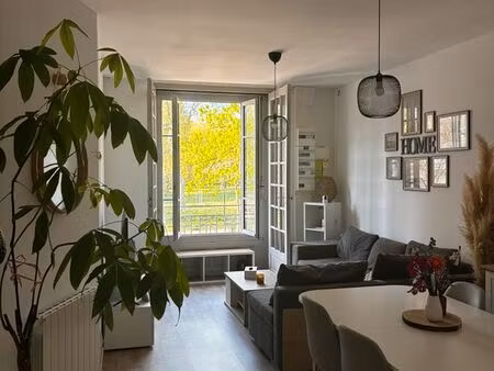 t2 rénové + terrasse – hyper centre roanne – 58 m²