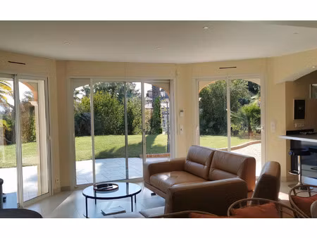 location appartement  m² t-2 à saint-raphaël  1 500 €