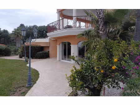 location appartement  m² t-3 à saint-raphaël  1 900 €