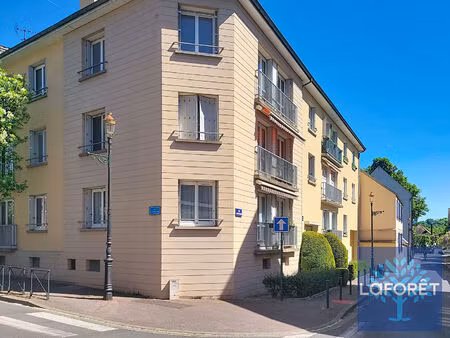 appartement 3 pièces lumineux avec balcon  garage et cave en centre-ville de étampes