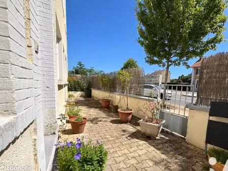 immeuble complet - 4 appartements + 3 garages