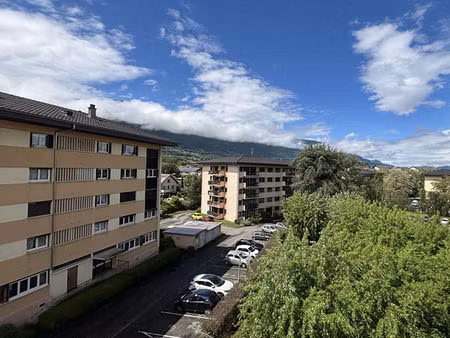 t2 lumineux avec 2 balcons et cave à deux pas de toutes commodités !