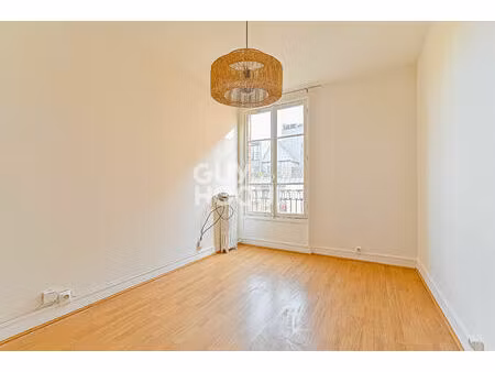 2 pièces - dugommier (l6) - en étage - calme - lumineux